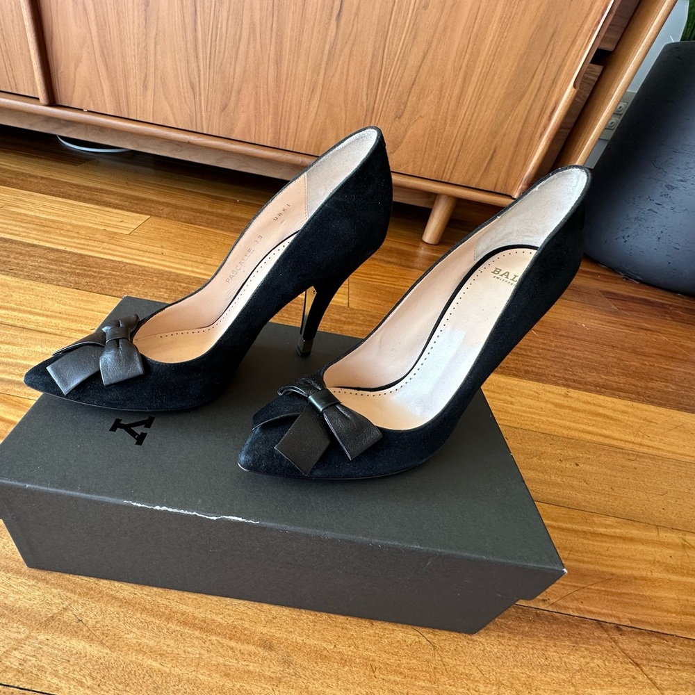 NWT Bally heels black suede size US 8.5 /EU 39